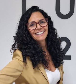 Elaine Souza